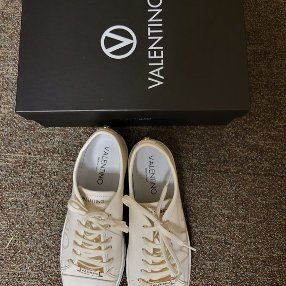 Valentino Sneakers - Picture 3 of 3